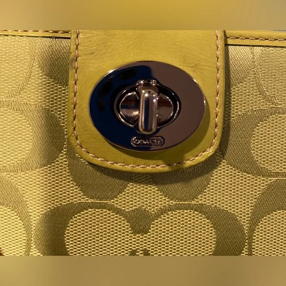 Coach Signature Wallet - Picture 13 of 15